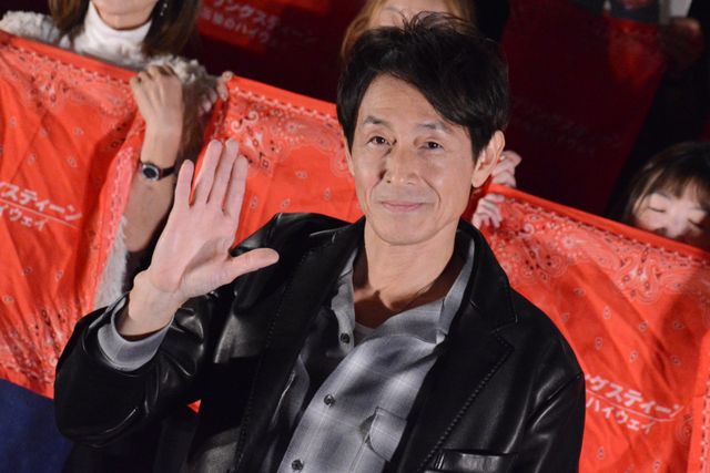 56歳の吉田栄作、変わらずスタイル抜群！スプリングスティーンの名曲を歌唱（12枚目）