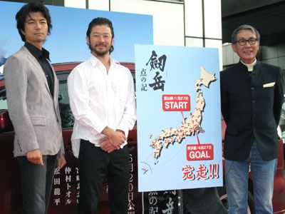 木村大作監督（右端）の素晴らしき映画バカぶりに、浅野忠信（中央）、仲村トオルも心酔