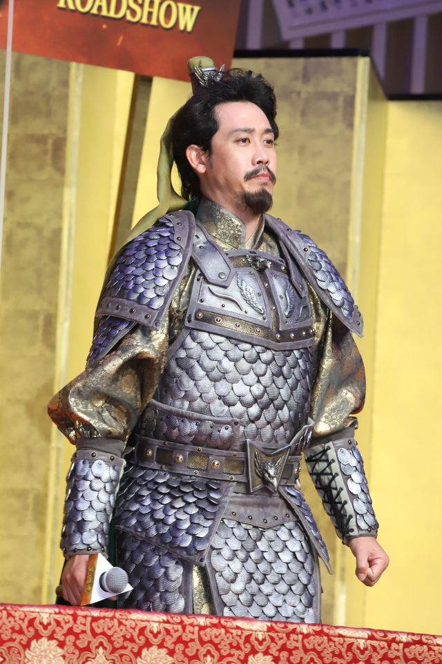 大泉洋＆ムロツヨシが劇中衣装で登場！『新解釈・三國志』完成報告会見（6枚目）