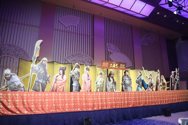 大泉洋＆ムロツヨシが劇中衣装で登場！『新解釈・三國志』完成報告会見（7枚目）