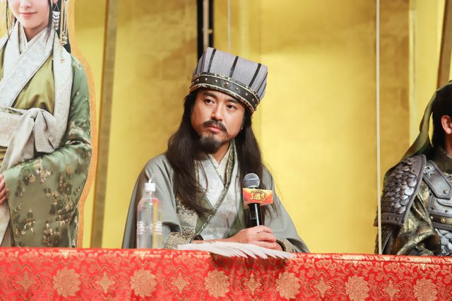 大泉洋＆ムロツヨシが劇中衣装で登場！『新解釈・三國志』完成報告会見（12枚目）