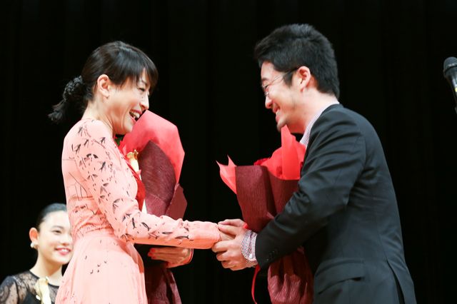 キネ旬ベスト・テン宮沢りえ＆杉咲花の受賞に監督がサプライズで登場＆お祝い！：フォトギャラリー