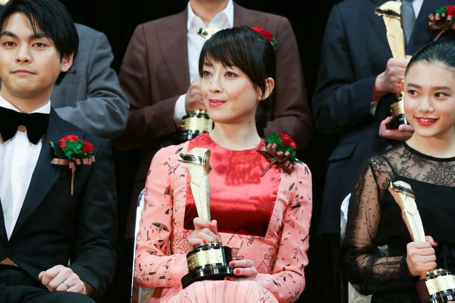 キネ旬ベスト・テン宮沢りえ＆杉咲花の受賞に監督がサプライズで登場＆お祝い！（8枚目）