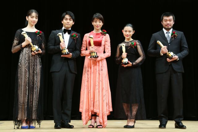 キネ旬ベスト・テン宮沢りえ＆杉咲花の受賞に監督がサプライズで登場＆お祝い！（10枚目）