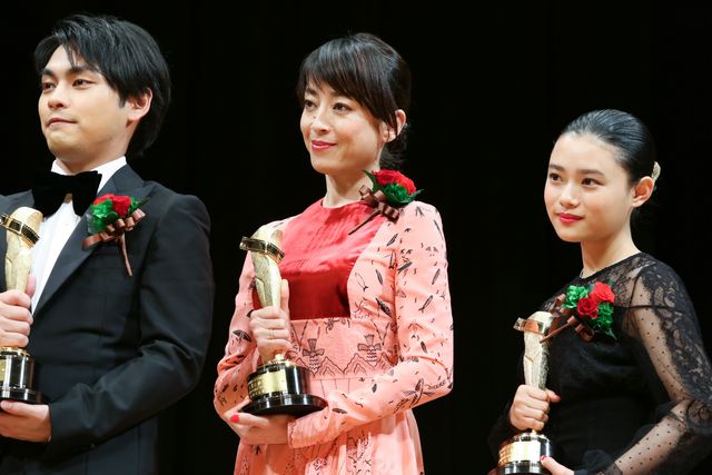 キネ旬ベスト・テン宮沢りえ＆杉咲花の受賞に監督がサプライズで登場＆お祝い！（11枚目）