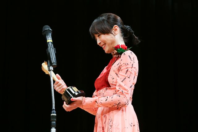 キネ旬ベスト・テン宮沢りえ＆杉咲花の受賞に監督がサプライズで登場＆お祝い！（15枚目）