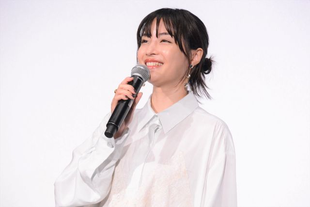 広瀬すず『水は海に向かって流れる』公開記念舞台あいさつに登壇（2枚目）
