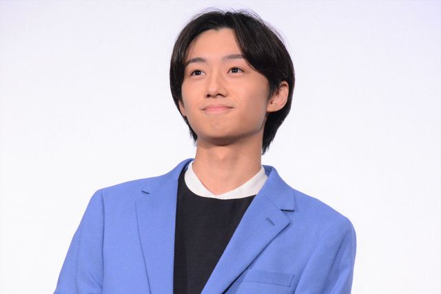 広瀬すず『水は海に向かって流れる』公開記念舞台あいさつに登壇（3枚目）