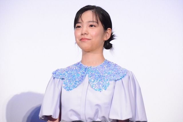 広瀬すず『水は海に向かって流れる』公開記念舞台あいさつに登壇（6枚目）