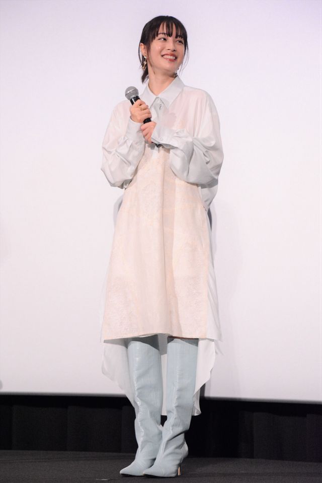 広瀬すず『水は海に向かって流れる』公開記念舞台あいさつに登壇（10枚目）