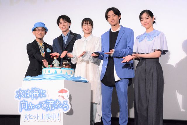広瀬すず『水は海に向かって流れる』公開記念舞台あいさつに登壇（15枚目）