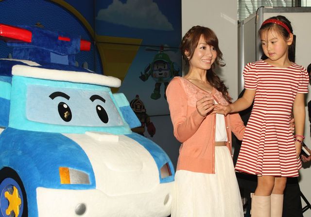 新山千春・小春親子がそろって登場！製作発表会見フォトギャラリー（6枚目）