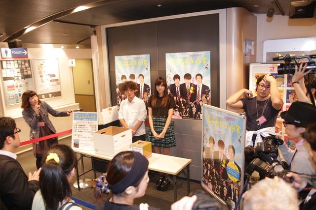 山本美月＆岡本杏理が1日店長！映画『男子高校生の日常』PRイベント：フォトギャラリー