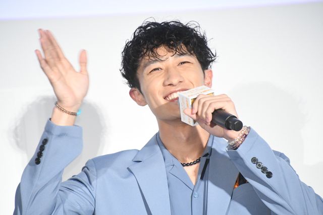 岩本照、劇中シーン披露で照れ笑いも！『モエカレはオレンジ色』大ヒット御礼舞台あいさつ（2枚目）