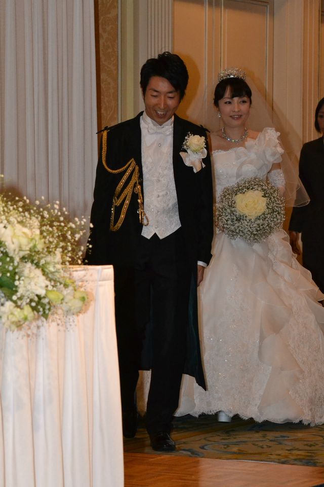 丸岡いずみ＆有村昆の結婚会見フォトギャラリー（2枚目）