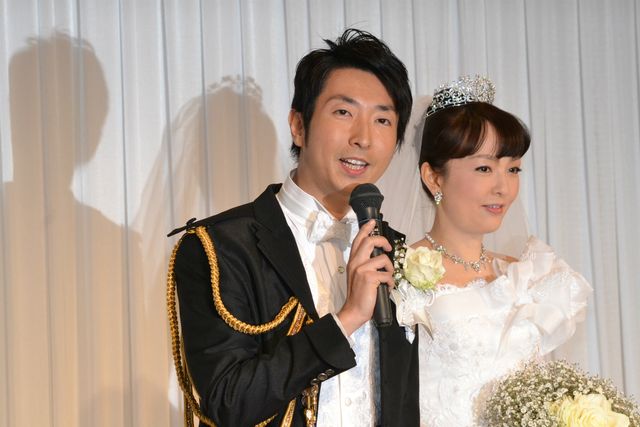 丸岡いずみ＆有村昆の結婚会見フォトギャラリー（3枚目）