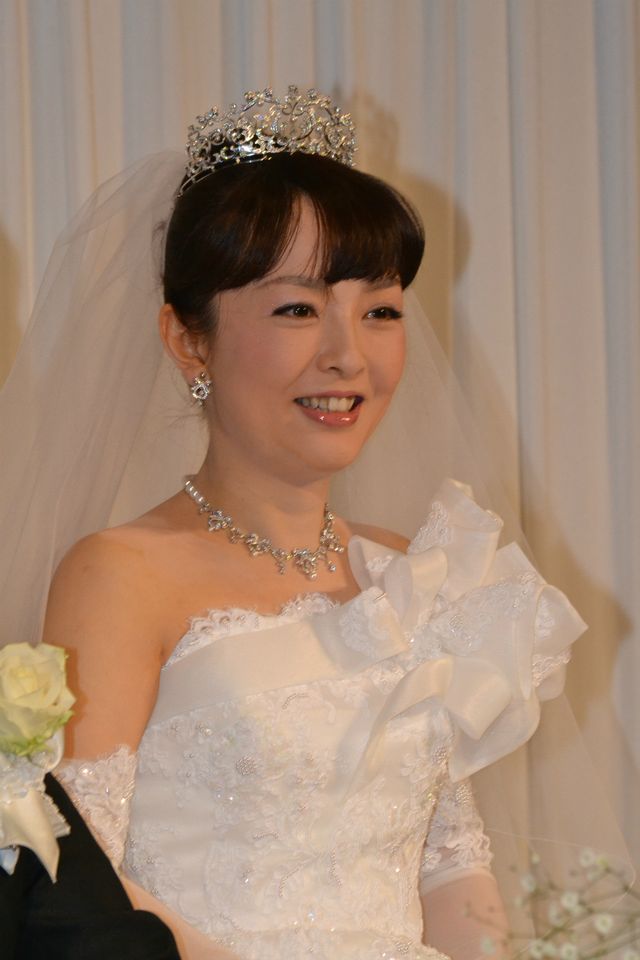 丸岡いずみ＆有村昆の結婚会見フォトギャラリー（4枚目）