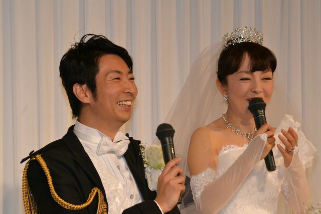 丸岡いずみ＆有村昆の結婚会見フォトギャラリー（5枚目）