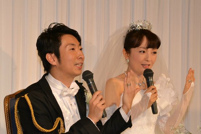 丸岡いずみ＆有村昆の結婚会見フォトギャラリー（9枚目）