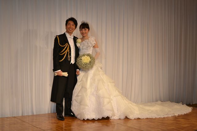 丸岡いずみ＆有村昆の結婚会見フォトギャラリー（10枚目）