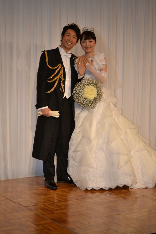 丸岡いずみ＆有村昆の結婚会見フォトギャラリー（11枚目）