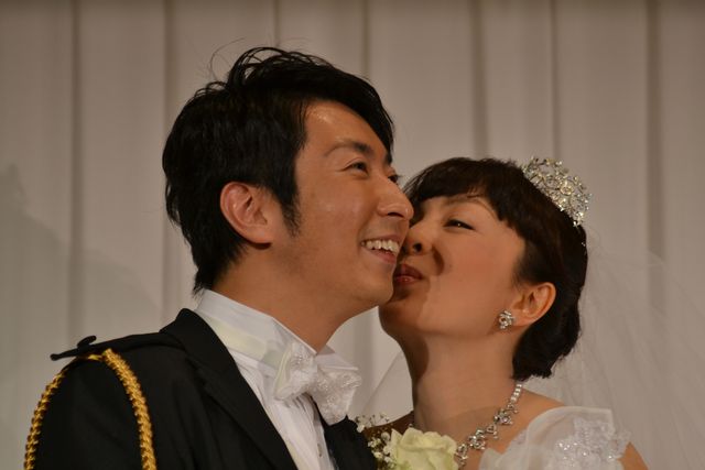 丸岡いずみ＆有村昆の結婚会見フォトギャラリー（13枚目）