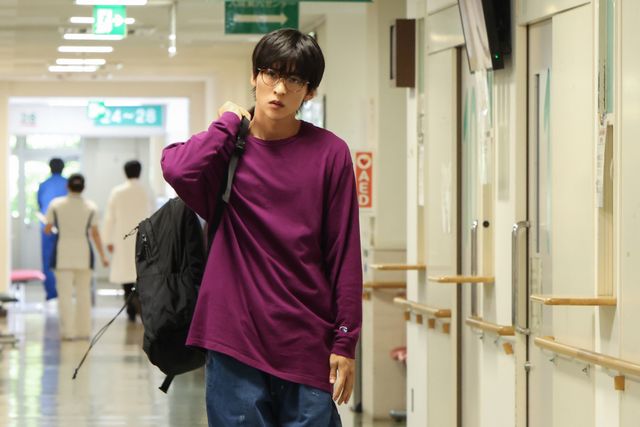 「ザ・ロイヤルファミリー」第4話に登場する目黒蓮が演じる重要人物