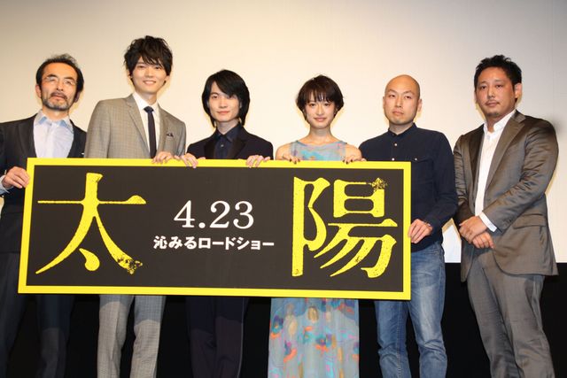 神木隆之介＆古川雄輝が仲良しぶりを見せつける!?映画『太陽』完成披露試写会フォトギャラリー（8枚目）