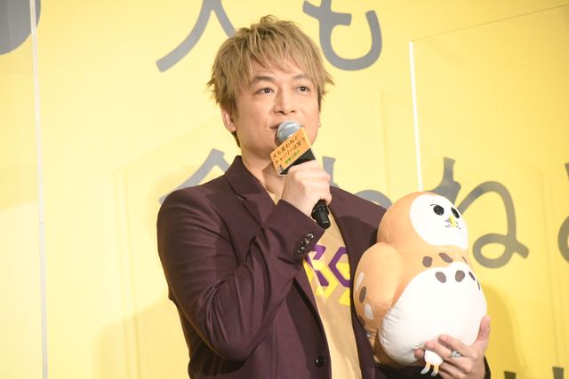 香取慎吾、フクロウと一緒に登場！『犬も食わねどチャーリーは笑う』公開記念舞台あいさつ（4枚目）