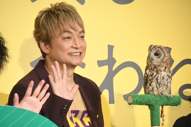 香取慎吾、フクロウと一緒に登場！『犬も食わねどチャーリーは笑う』公開記念舞台あいさつ（10枚目）