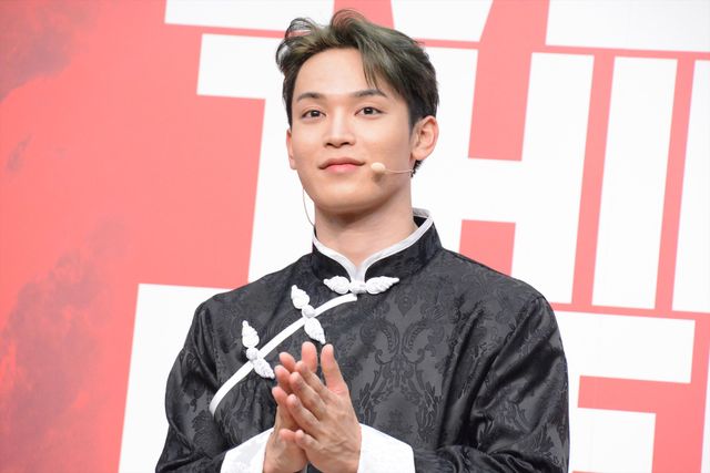 JO1與那城奨＆佐藤景瑚、カンフー衣装でヌンチャク披露！映画『エブエブ』大ヒット祈願イベント（6枚目）