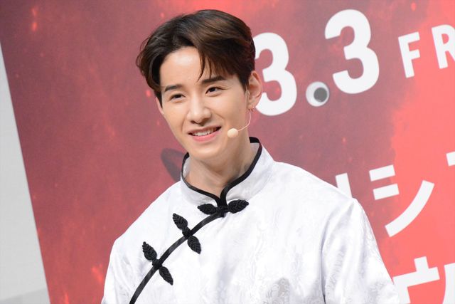 JO1與那城奨＆佐藤景瑚、カンフー衣装でヌンチャク披露！映画『エブエブ』大ヒット祈願イベント（8枚目）