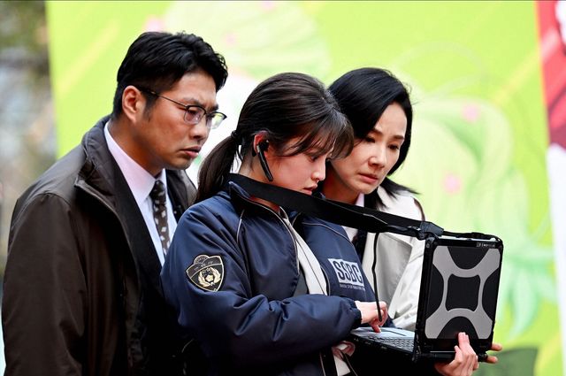 出会いは最悪…福山雅治＆大泉洋共演「ラストマン－全盲の捜査官－」初回場面写真（9枚目）