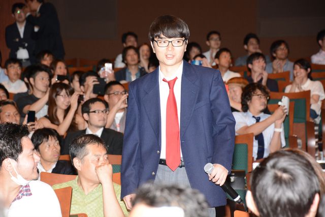 真野恵里菜、ちょっと恥ずかしい撮影に大テレ？フォトギャラリー（3枚目）