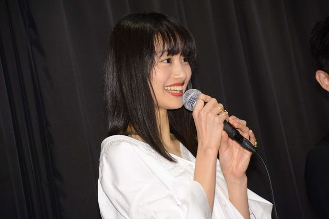 【写真】止まらない美人化… 忽那汐里の美ぼうに猫もメロメロ!?（8枚目）