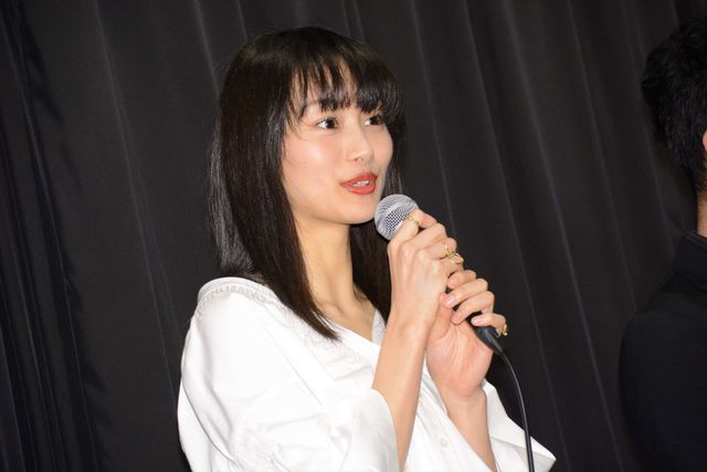 【写真】止まらない美人化… 忽那汐里の美ぼうに猫もメロメロ!?（9枚目）