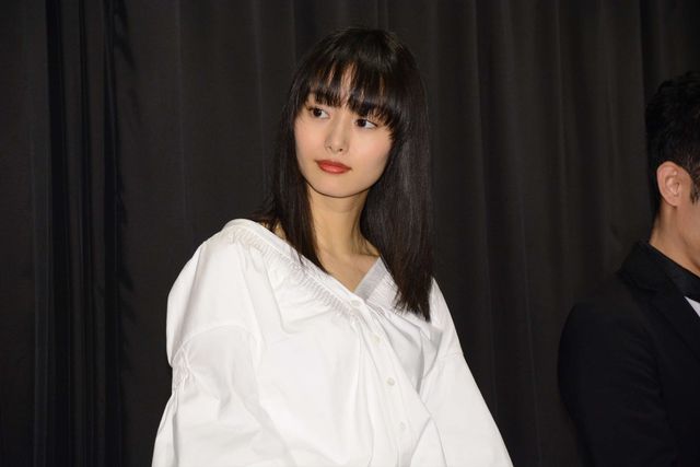 【写真】止まらない美人化… 忽那汐里の美ぼうに猫もメロメロ!?（12枚目）