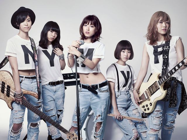 瀧本美織がボーカルを務める5人組ガールズバンド「LAGOON」