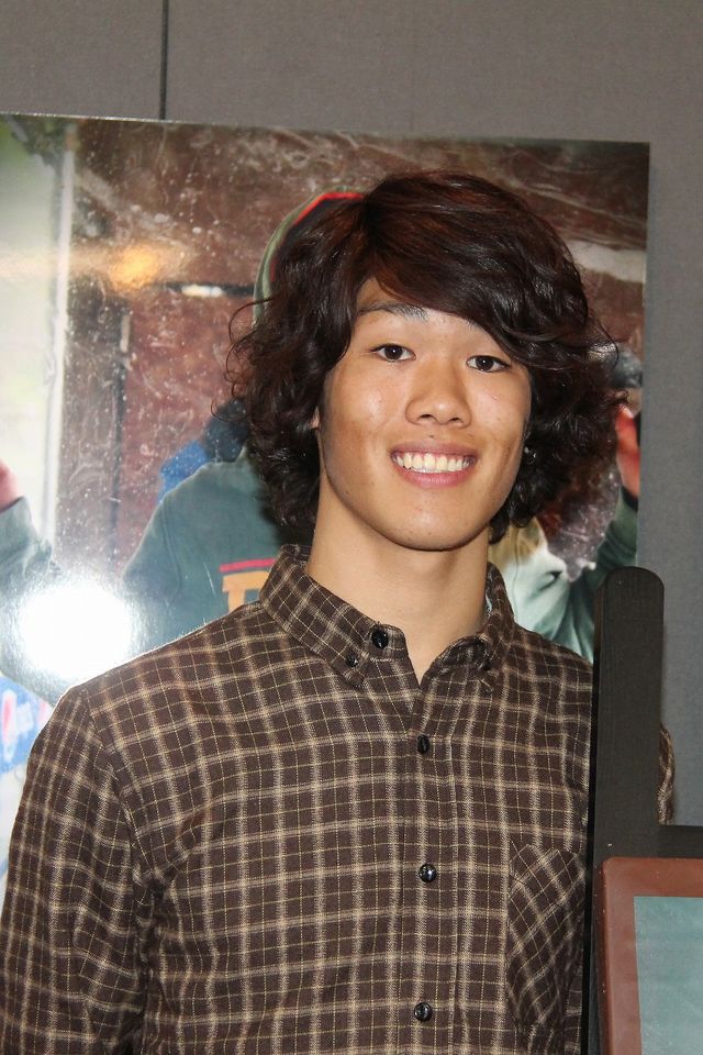 舞川あいくが角野友基選手に本命チョコ！「瞬間の色～輝～」開催会見フォトギャラリー（6枚目）