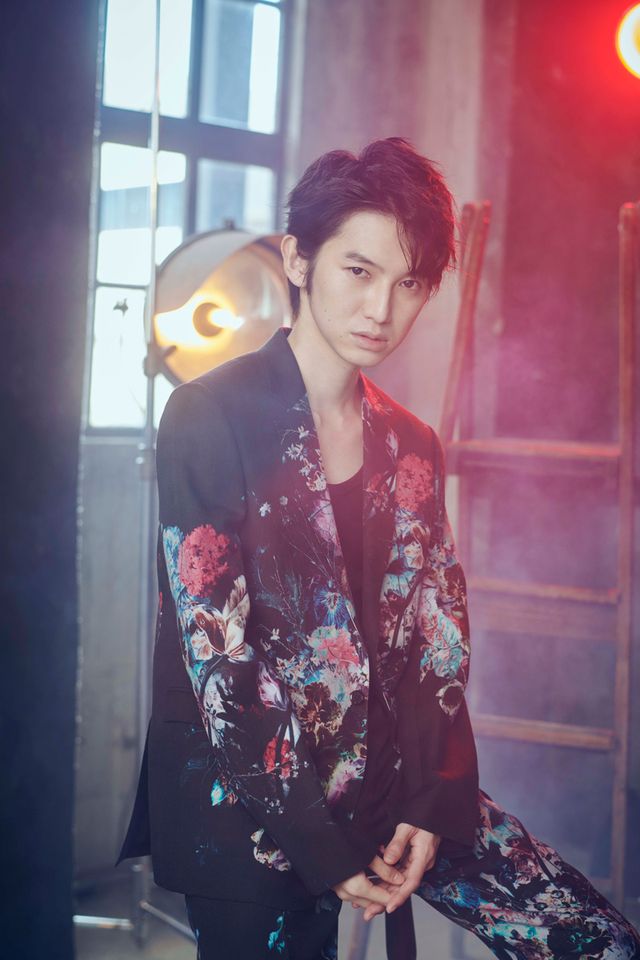 本郷奏多が魅せる大人の色気…！「30th Anniversary 本郷奏多カレンダー2021」先行＆特典カット（2枚目）