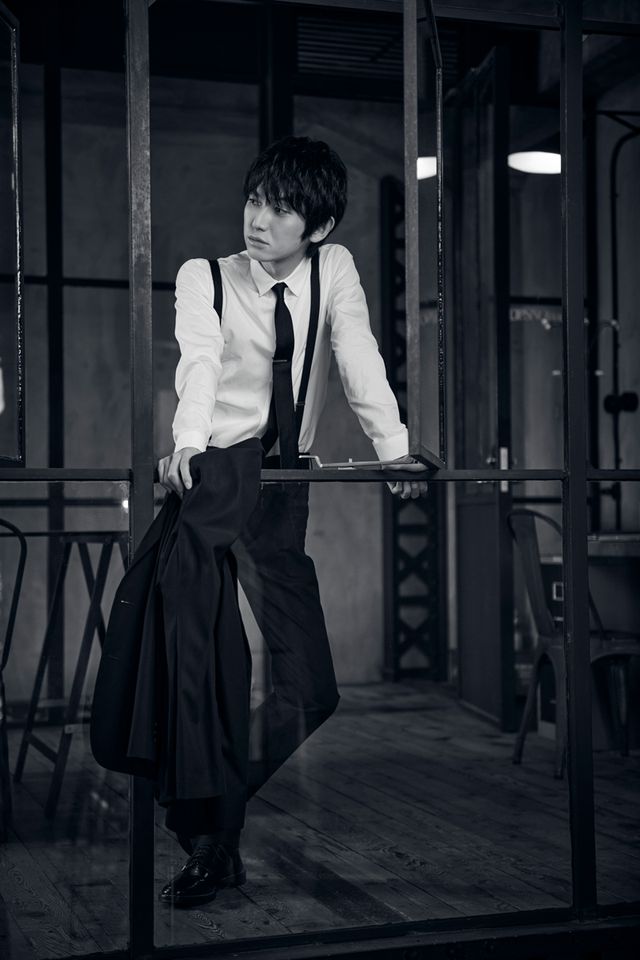 本郷奏多が魅せる大人の色気…！「30th Anniversary 本郷奏多カレンダー2021」先行＆特典カット（3枚目）