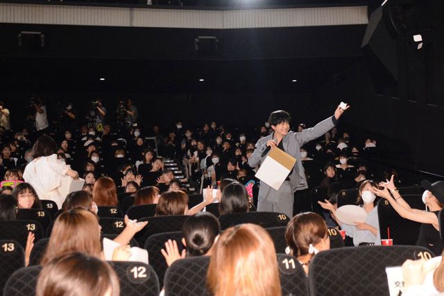 高橋文哉＆桜田ひより『交換ウソ日記』大ヒット御礼舞台あいさつ（3枚目）