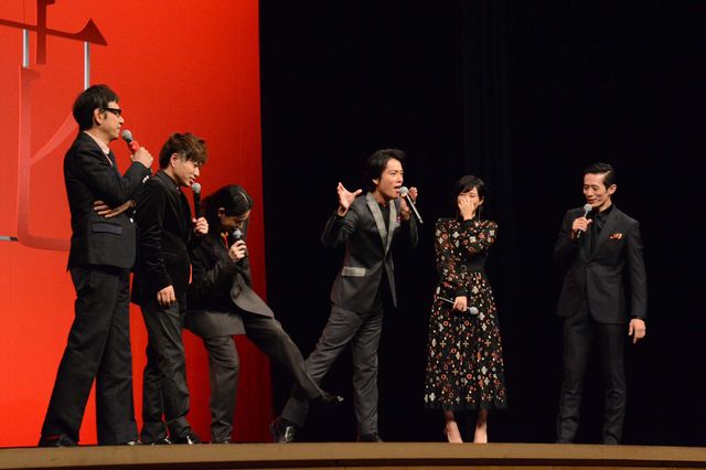 桐谷健太に菅田将暉たちが爆笑！『火花』完成披露：フォトギャラリー