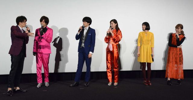 中島健人、中条あやみ、岸優太ら仲良くわちゃわちゃ！『ニセコイ』完成披露舞台あいさつ（11枚目）