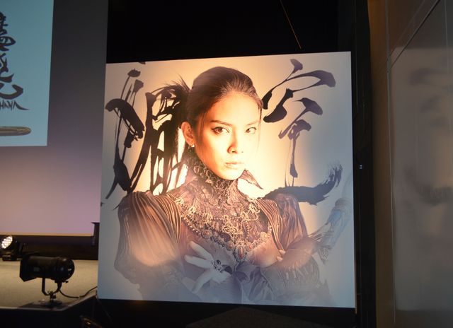 秋元才加、華麗なアクションを生披露！フォトギャラリー（2枚目）