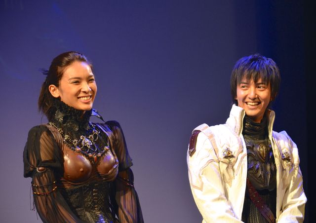 秋元才加、華麗なアクションを生披露！フォトギャラリー（10枚目）