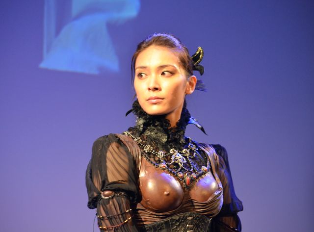 秋元才加、華麗なアクションを生披露！フォトギャラリー（12枚目）