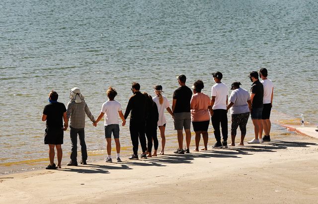 「Glee」キャスト、ナヤ・リヴェラさんが亡くなった湖に集まる（4枚目）