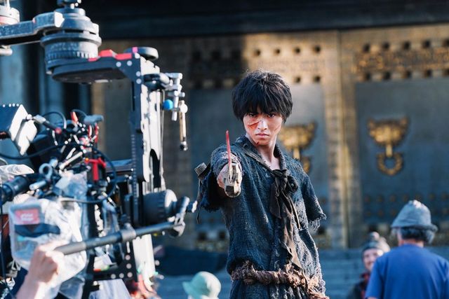 山崎賢人『キングダム』メイキング写真（2枚目）