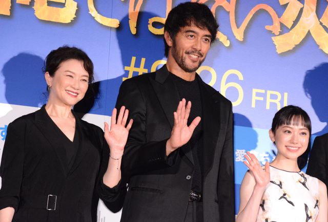 芦田愛菜、白の花柄ドレスで魅了！阿部寛＆長尾謙杜ら登壇『俺ではない炎上』公開前日祭（14枚目）